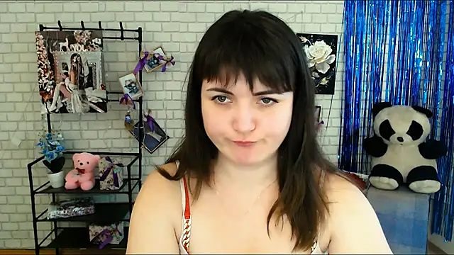 Snapshot of Darina_M_ chatting on February 7, 2025, 8:33 am Darina M online show from February 7, 2025, 8:33 am