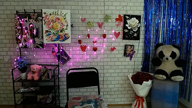 Snapshot of Darina_M_ chatting on February 19, 2025, 12:00 pm Darina M online show from February 19, 2025, 12:00 pm