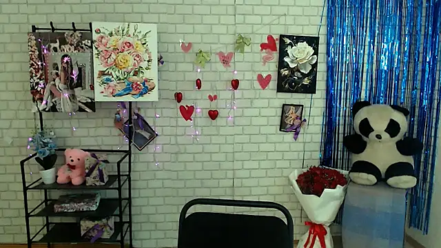 Snapshot of Darina_M_ chatting on March 4, 2025, 8:35 am Darina M online show from March 4, 2025, 8:35 am