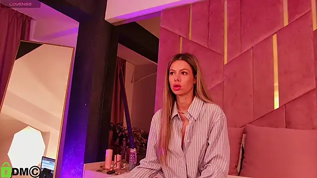 AllenaMoon online show from September 8, 2025, 7:02 pm