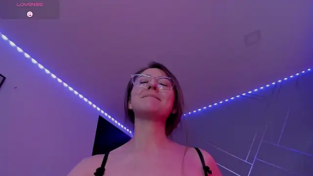 Ich Bin Julia online show from February 13, 2025, 5:44 pm