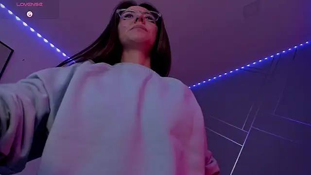 Ich Bin Julia online show from February 15, 2025, 6:33 pm