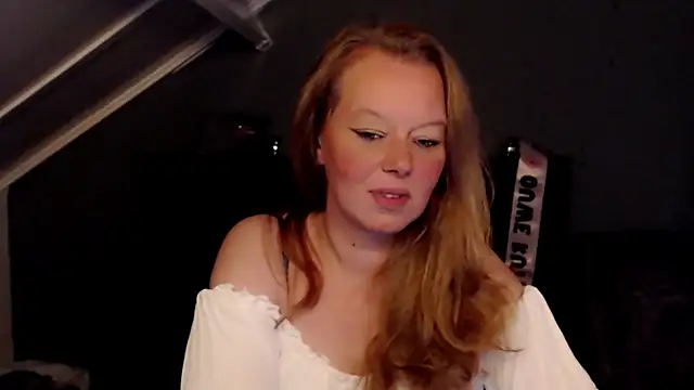 Snapshot of roxanna24 chatting on May 19, 2026, 8:04 pm roxanna24 online show from May 19, 2026, 8:04 pm