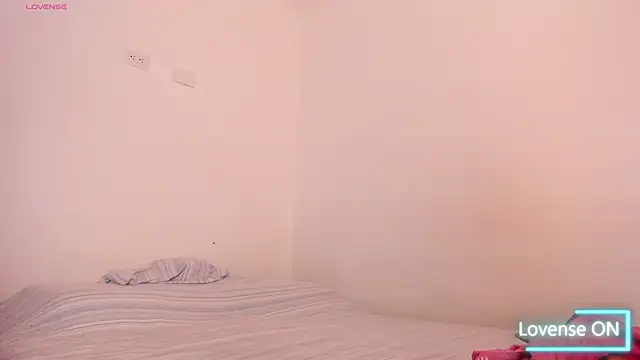 Apriilpeach  online show from January 29, 2025, 9:17 pm