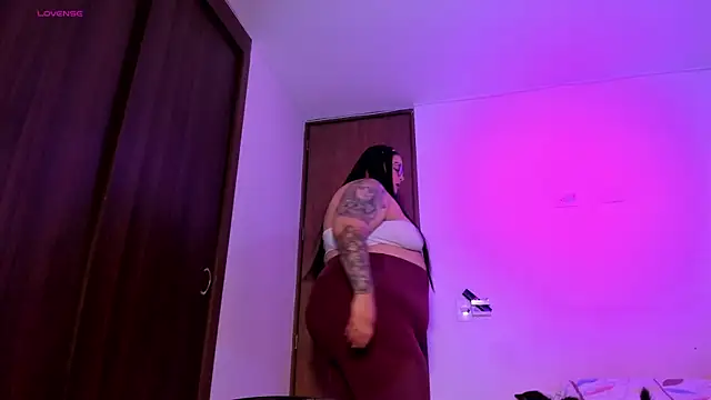 Apriilpeach  online show from December 19, 2025, 5:20 pm