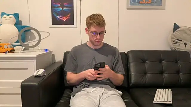 BlueEyedTallGuy94 online show from December 16, 2024, 4:23 am