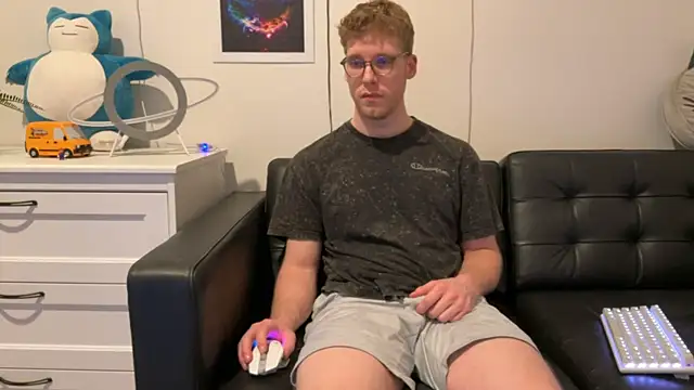 BlueEyedTallGuy94 online show from December 24, 2024, 7:28 am