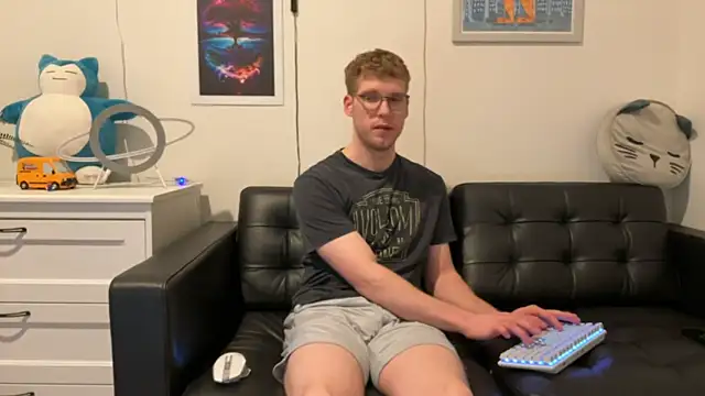 BlueEyedTallGuy94 online show from December 31, 2024, 1:57 am