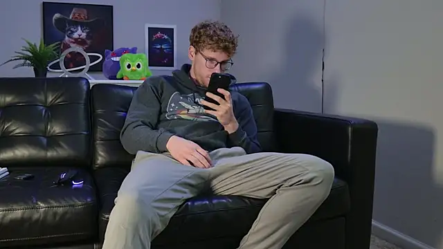 BlueEyedTallGuy94 online show from October 11, 2025, 8:40 pm