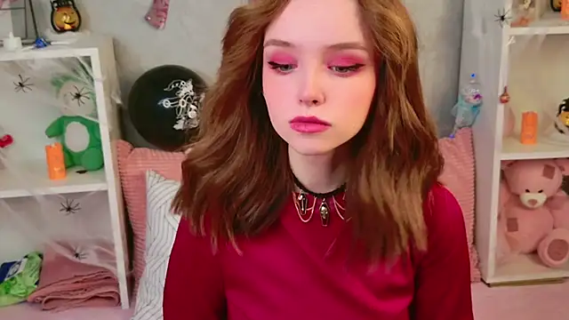 b4by LoL1 online show from October 31, 2025, 9:21 am