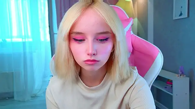 b4by LoL1 online show from March 20, 2026, 11:37 am