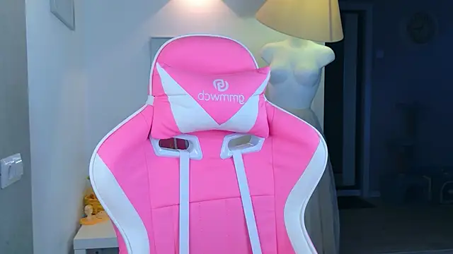 b4by LoL1 online show from April 12, 2026, 6:18 am