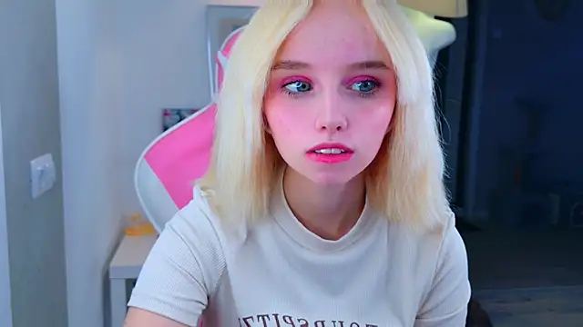 b4by LoL1 online show from April 13, 2026, 9:26 am