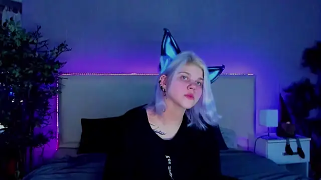 JoannLowe online show from December 15, 2024, 8:58 pm