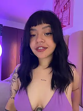 Ashley Chriss online show from December 18, 2025, 7:03 am