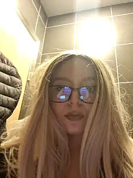 LineaDemie online show from November 10, 2025, 4:39 pm