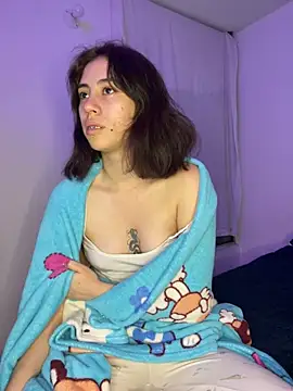 Catyloves online show from February 5, 2025, 8:32 am