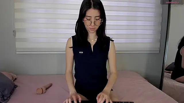 Catyloves online show from October 5, 2025, 3:54 pm