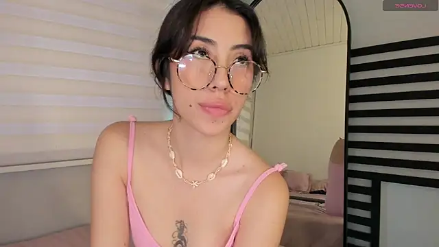 Catyloves online show from October 6, 2025, 9:34 pm