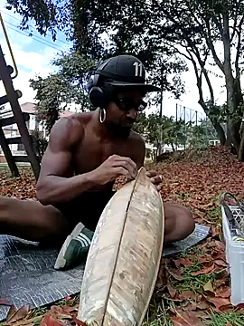 Siriss boyrag online show from November 2, 2025, 6:43 pm