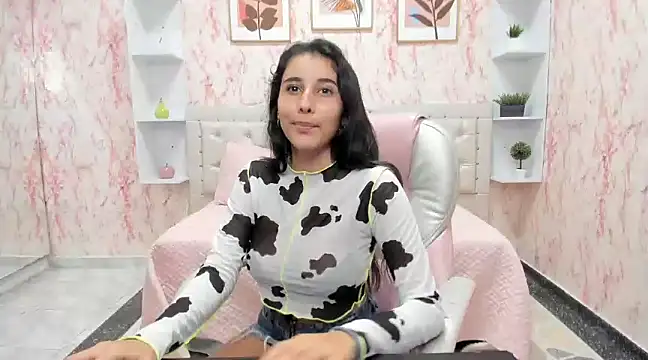 VICTORIA HOUSTON online show from December 2, 2024, 9:35 am