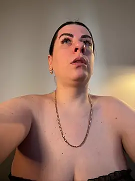 Evelinia online show from March 4, 2025, 1:49 pm