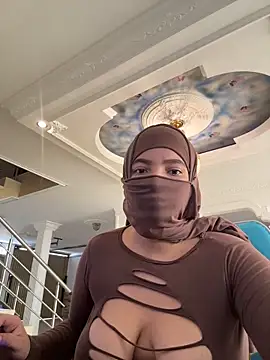 malak nanyy online show from April 4, 2026, 2:58 pm