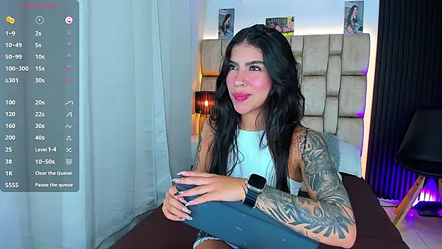 little sophie18 online show from October 30, 2025, 8:53 pm