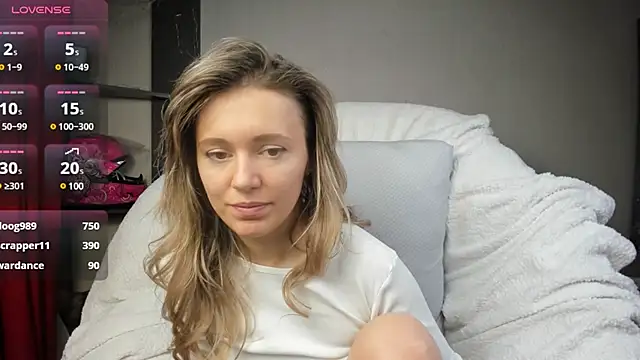 Snapshot of foxy_blond chatting on January 31, 2025, 7:18 am foxy blond online show from January 31, 2025, 7:18 am