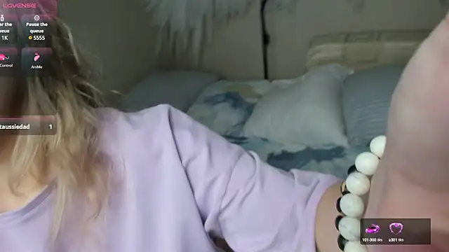 Snapshot of foxy_blond chatting on February 7, 2025, 6:24 am foxy blond online show from February 7, 2025, 6:24 am