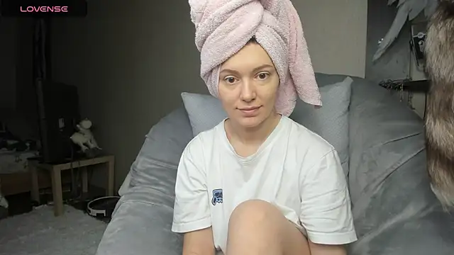 Snapshot of foxy_blond chatting on March 21, 2025, 3:22 am foxy blond online show from March 21, 2025, 3:22 am