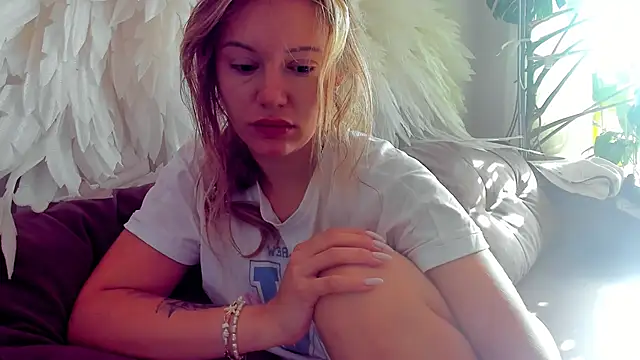 foxy blond online show from June 1, 2026, 12:34 am