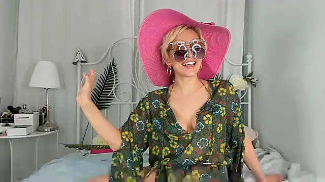 SakuFox online show from January 14, 2025, 3:43 am