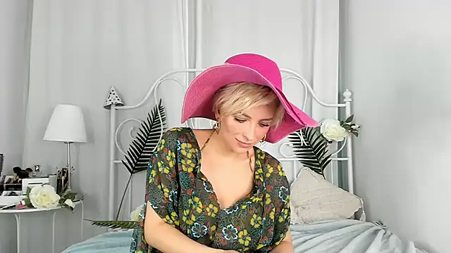 SakuFox online show from February 12, 2025, 7:35 pm