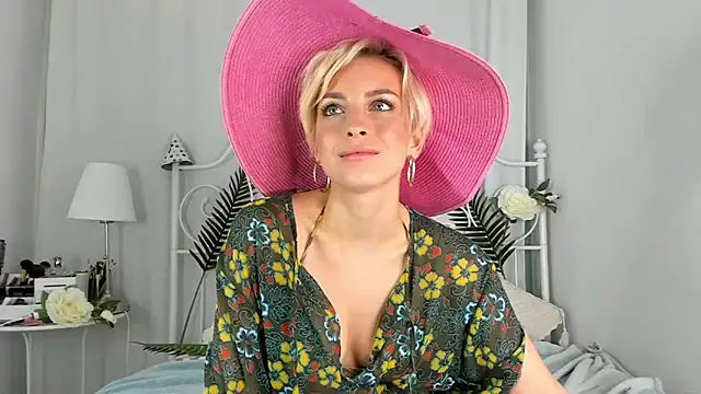 SakuFox online show from September 20, 2025, 1:06 am