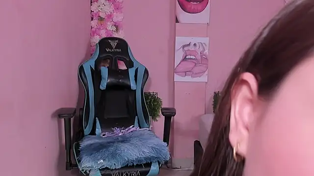 Bella Manson  online show from September 24, 2025, 5:27 pm