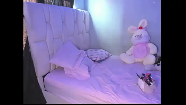Snapshot of KittyKlum chatting on March 21, 2025, 7:35 pm KittyKlum online show from March 21, 2025, 7:35 pm