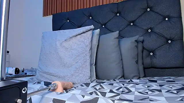 Zoe pss online show from November 15, 2025, 9:00 pm