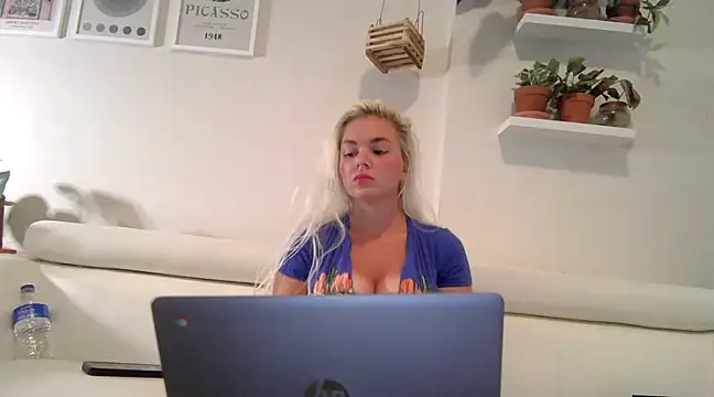 Snapshot of badblondebunny chatting on March 8, 2025, 12:55 am badblondebunny online show from March 8, 2025, 12:55 am