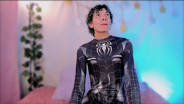 Im Alejo online show from October 31, 2025, 2:45 am