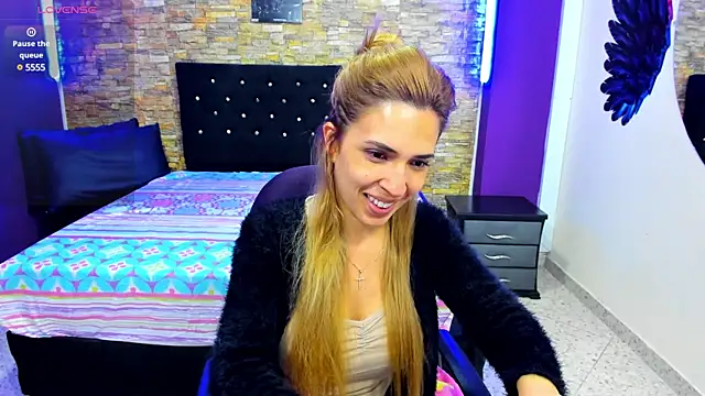 EvaaLovia1 online show from December 28, 2024, 1:28 pm