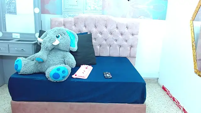 EvaaLovia1 online show from March 21, 2025, 7:24 pm