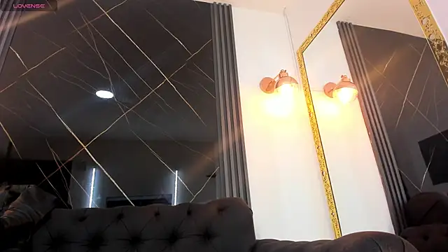 EvaaLovia1 online show from October 17, 2025, 1:25 pm