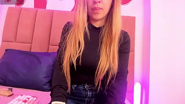 EvaaLovia1 online show from October 18, 2025, 2:40 pm