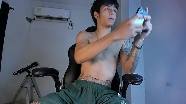 Snakebutterfly online show from September 19, 2025, 8:27 am