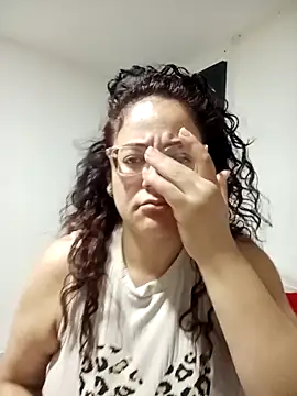 skarleth001 online show from January 5, 2025, 4:04 am