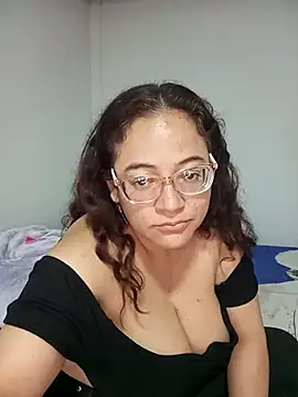 skarleth001 online show from February 14, 2025, 5:41 am