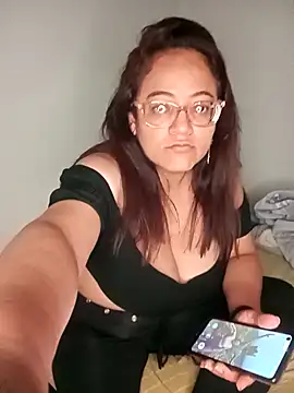 skarleth001 online show from February 26, 2025, 4:47 am