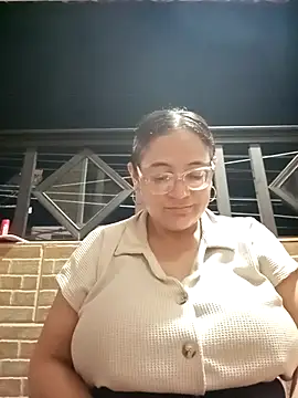 skarleth001 online show from September 18, 2025, 4:47 am