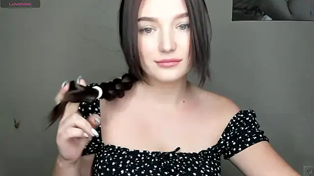 EvaaMillerr99 online show from December 6, 2024, 1:00 pm